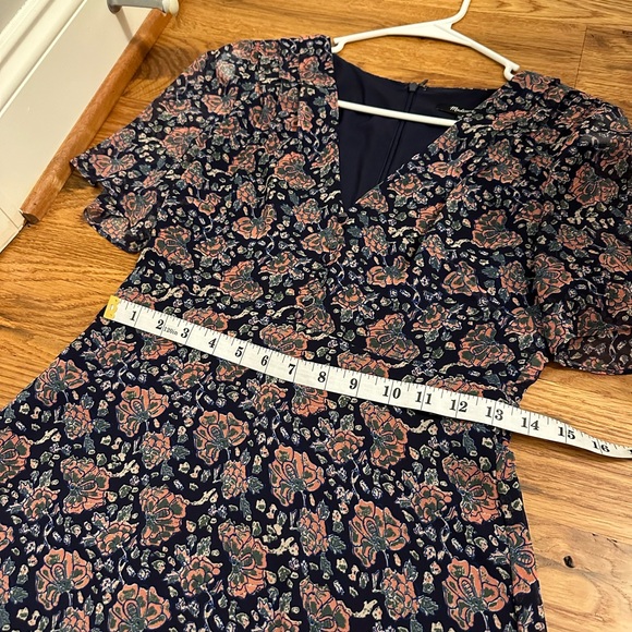 Madewell Orchard Flutter-Sleeve Dress in Fan Floral Mix - Picture 8 of 10